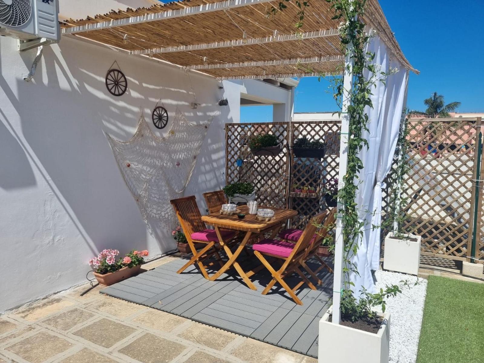 הוילה קאבאלינו די לצ'ה La Terrazza Di Zoe - Castromediano מראה חיצוני תמונה