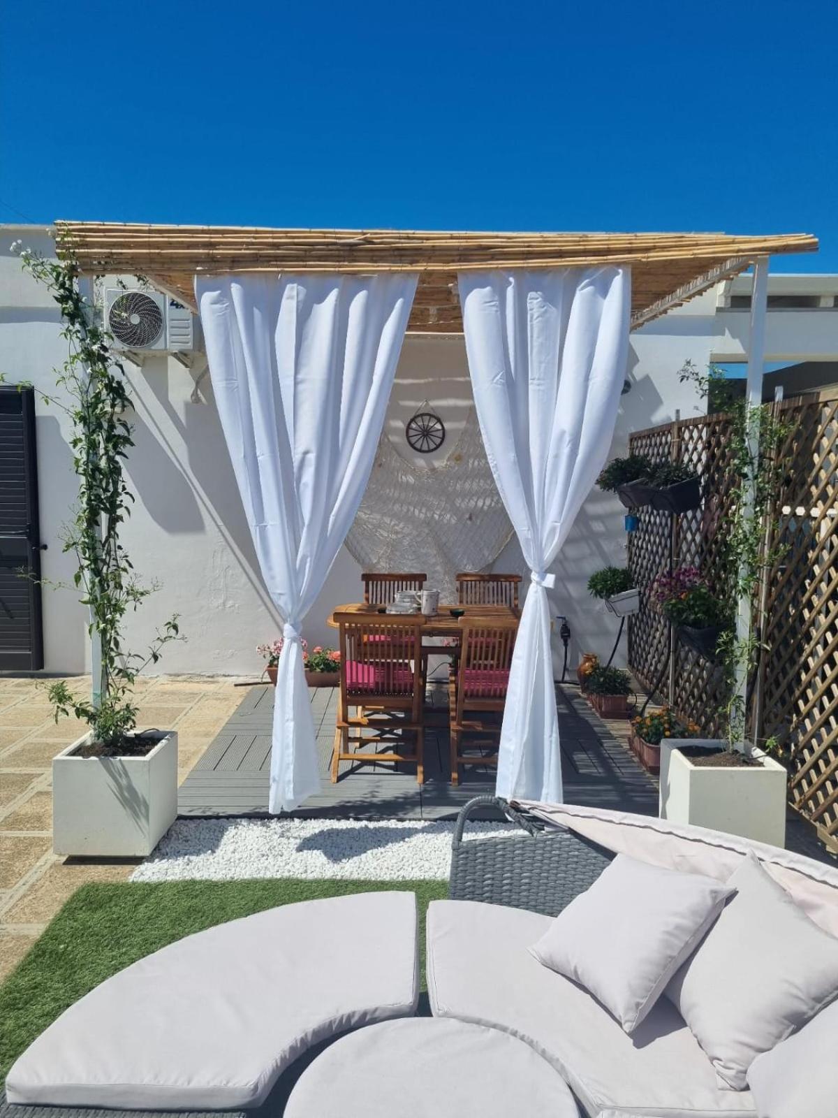 הוילה קאבאלינו די לצ'ה La Terrazza Di Zoe - Castromediano מראה חיצוני תמונה