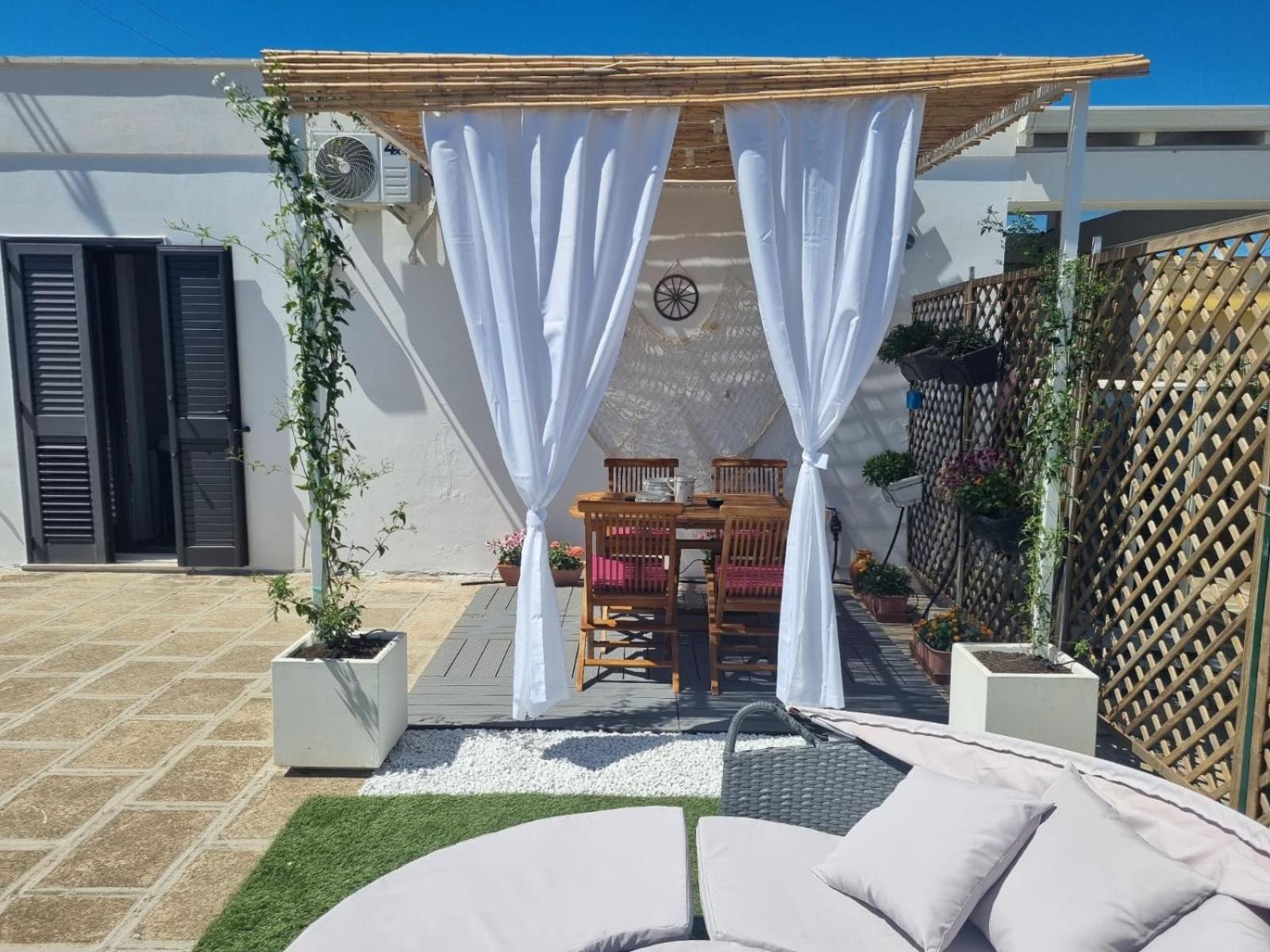 הוילה קאבאלינו די לצ'ה La Terrazza Di Zoe - Castromediano מראה חיצוני תמונה