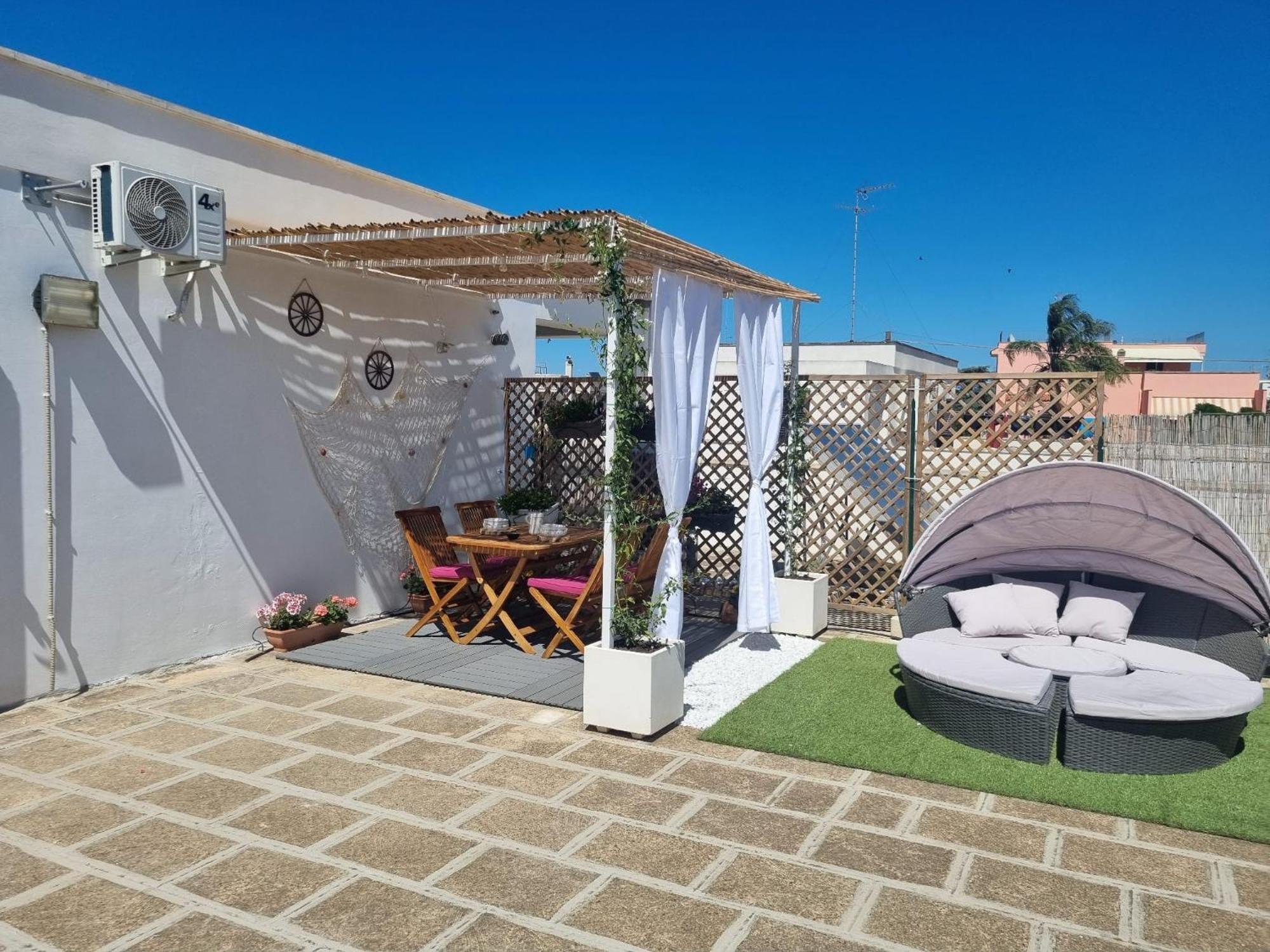 הוילה קאבאלינו די לצ'ה La Terrazza Di Zoe - Castromediano מראה חיצוני תמונה